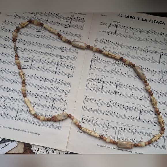 Elegant Beaded Necklace in Cream and Brown - Picture 1 of 7